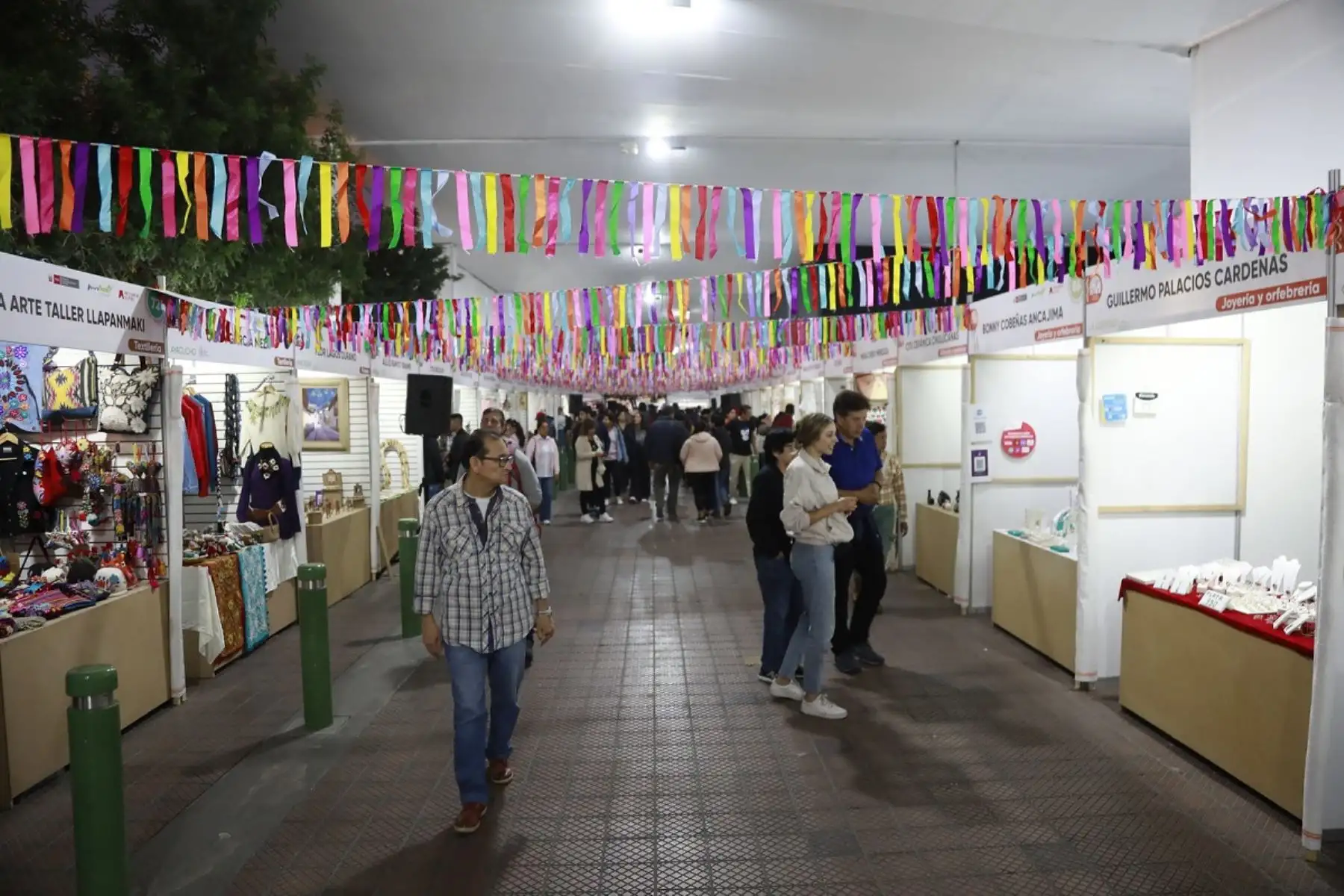 La Feria Nacional de Artesanía “De Nuestras Manos", se realiza en el parque Kennedy del distrito de Miraflores, Lima. Foto: Cortesía.