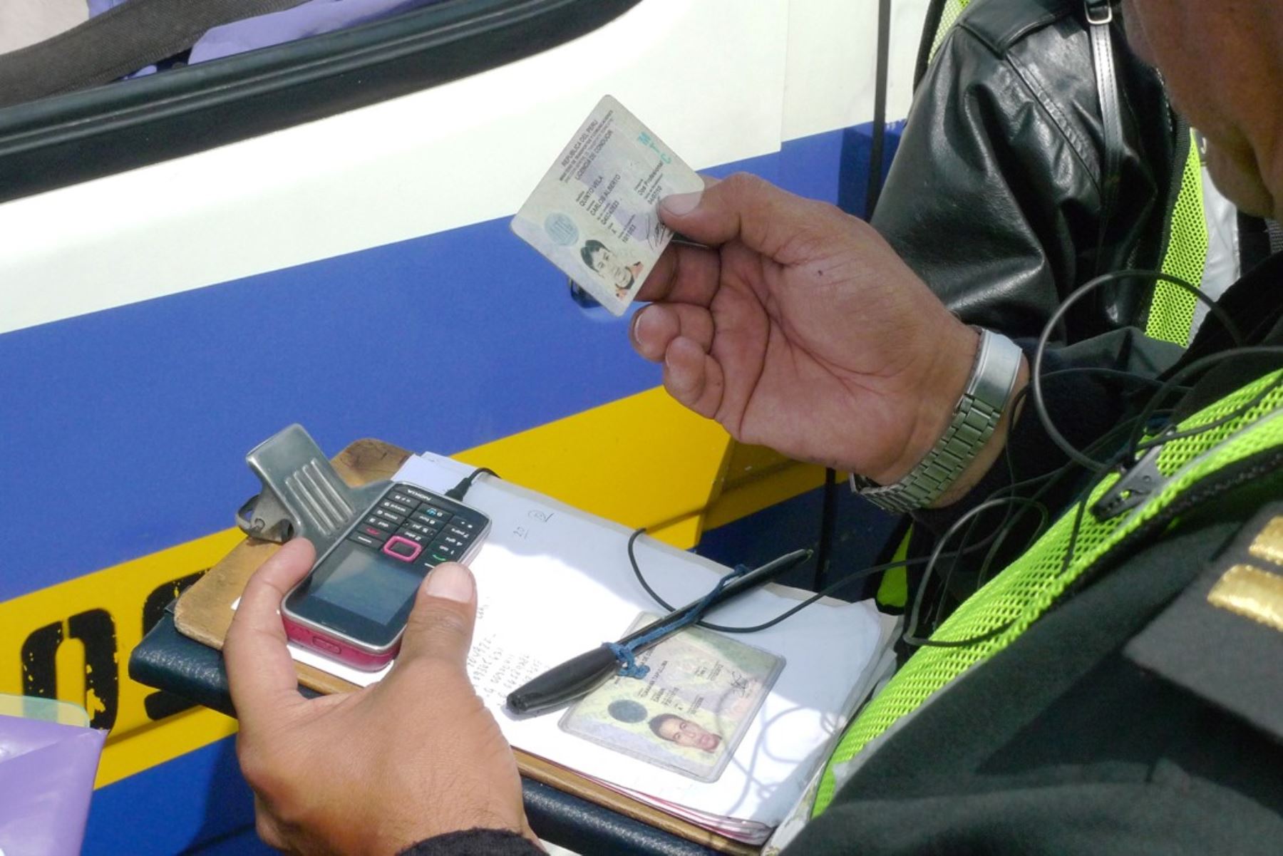 ¡Atención, conductor! Conoce en qué casos puedes perder tu brevete de por vida. Foto: ANDINA/archivo.