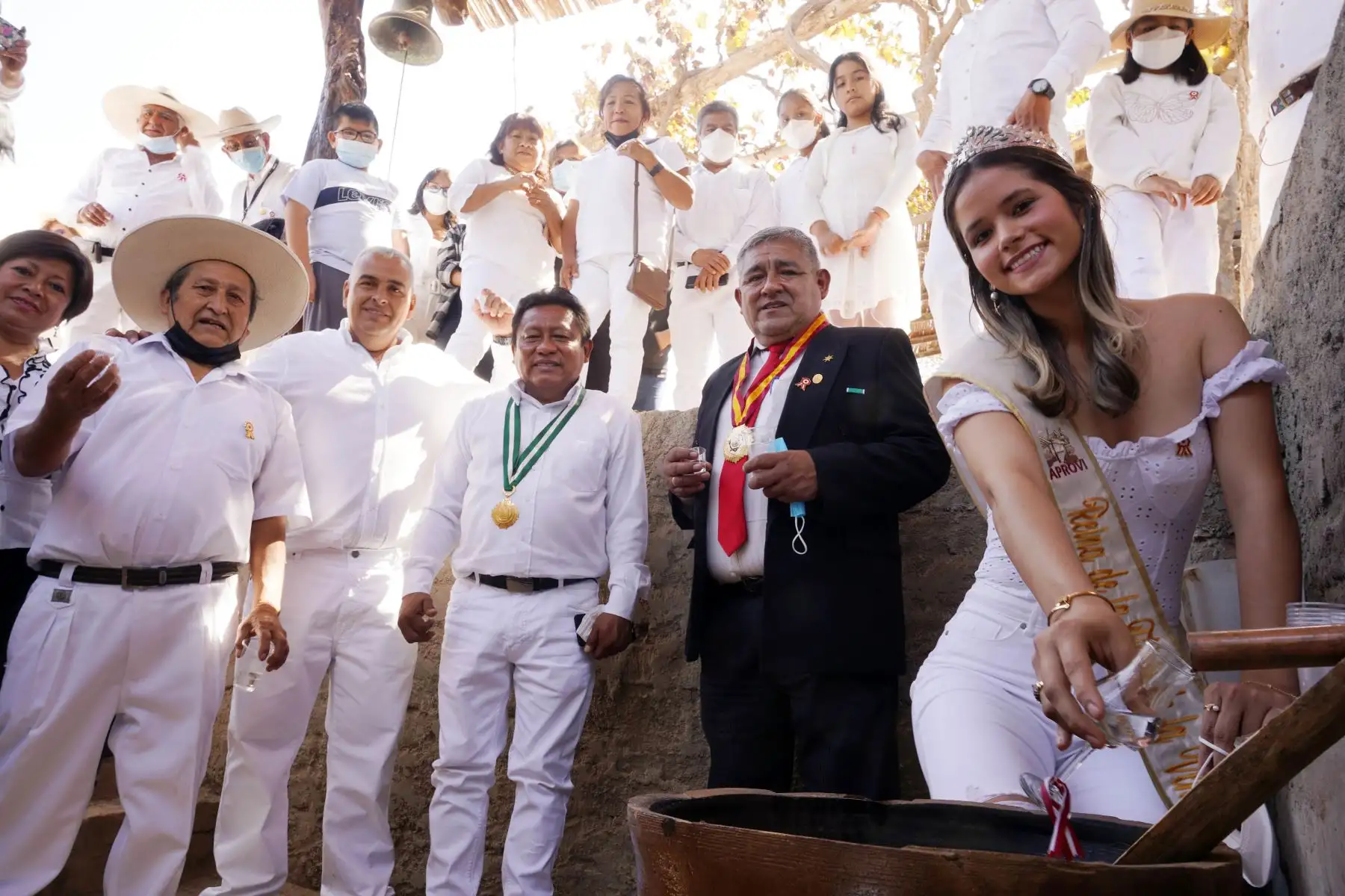 Con tradicional brindis en el campo ferial de Ica, la Asociación de Productores vitivinícolas de esta provincia, celebran hoy domingo 23 el Día Nacional del Pisco.
Foto: ANDINA/Genry Bautista