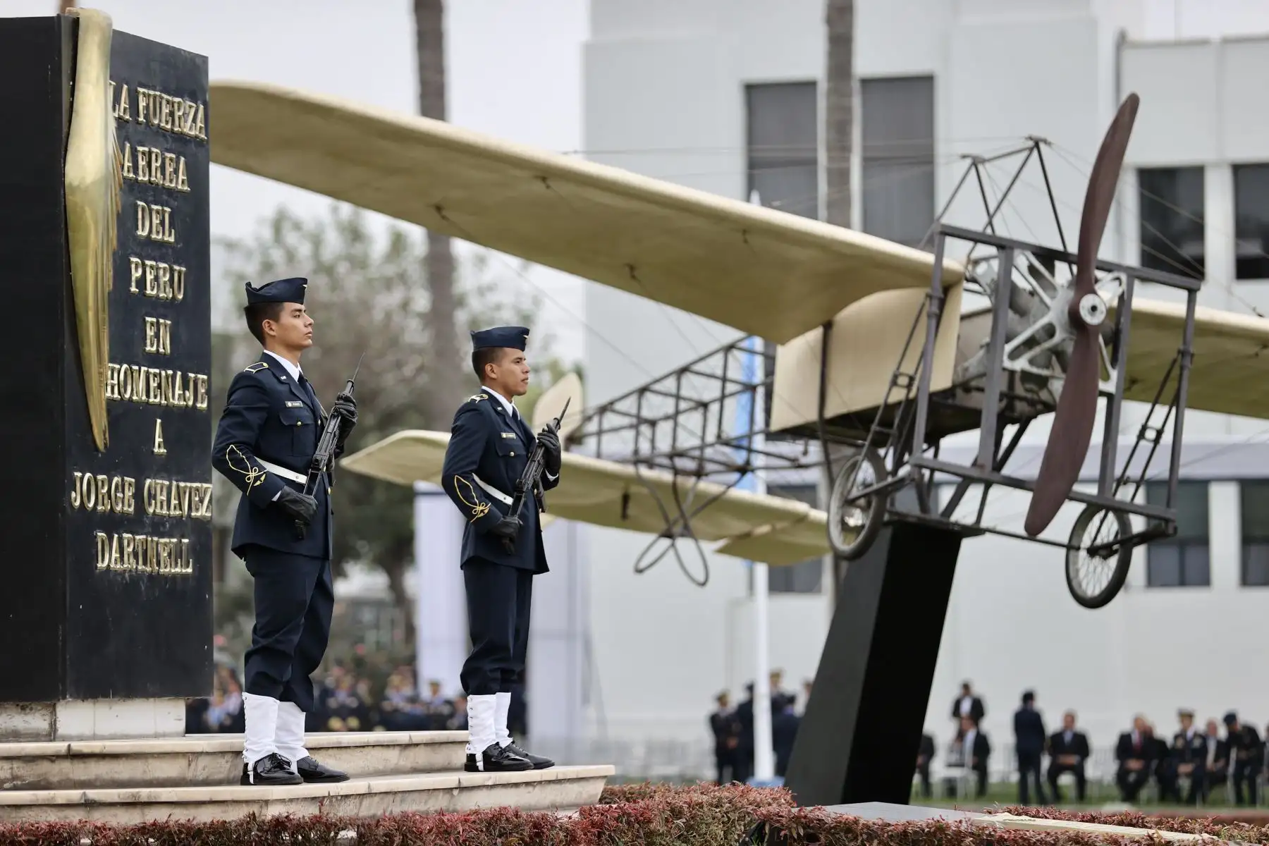 Ceremonia por el Día de la Fuerza Aérea del Perú y el 82° Aniversario de la Inmolación del Héroe Nacional Capitán FAP José Quiñones Gonzales “Gran General del Aire del Perú”.
Foto: ANDINA/PCM