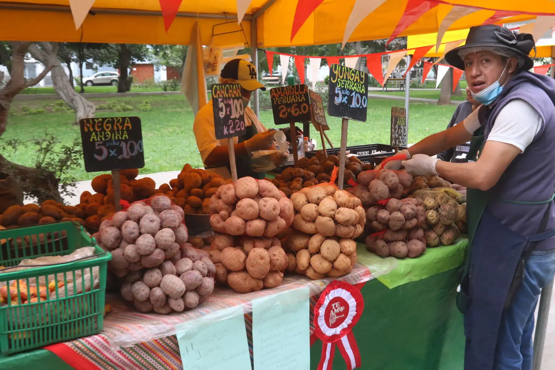 Feria de productos agropecuarios "de la chacra a la olla".Foto: ANDINA/Héctor Vinces