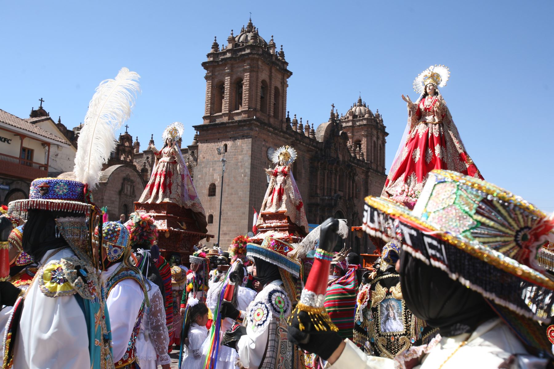 Devotos del distrito cusqueño de Coya y turistas inician festejos por la festividad de la virgen Asunta. ANDINA/Percy Hurtado Santillán