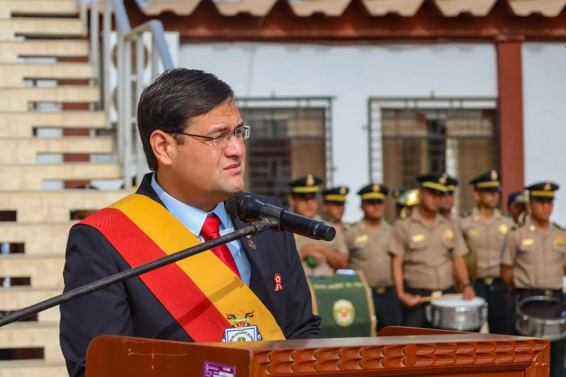 El Gobernador Regional de Lambayeque, Jorge Pérez Flores, hizo un llamado a los lambayecanos para fortalecer la ruta del desarrollo, bien común y competitividad. El mandatario regional formuló este llamado en la ceremonia por la celebración del 202 aniversario de la Independencia Nacional realizada en la sede del Gobierno Regional de Lambayeque con la participación de las principales autoridades civiles, militares y policiales.
Foto: ANDINA / Gore Lambayeque
