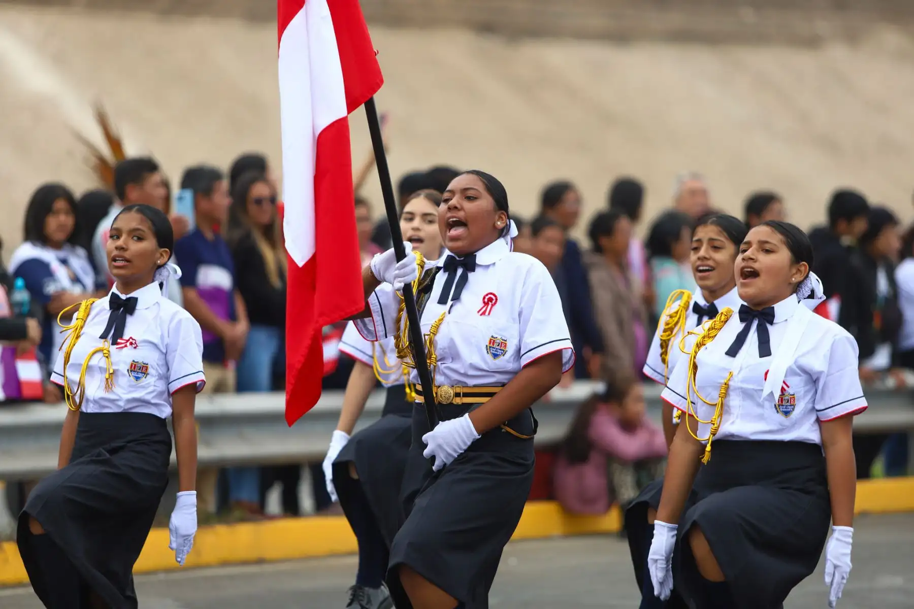 El desfile contó con la participación de escolares pertenecientes a 29 instituciones educativas de todo el Callao, batallones del Ejército, Marina, Fuerza Aérea del Perú, Cuerpo General de Bomberos Voluntarios, así como juntas vecinales y representantes organizados de la sociedad civil. 
Foto: ANDINA / Gore Callao