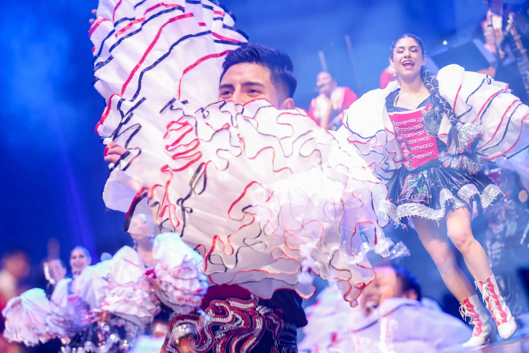 En el marco de las celebraciones por el 202.° Aniversario de la Independencia del #Perú, la presidenta Dina Ercilia Boluarte Zegarra asiste a la presentación “Retablo de Fiestas Patrias” del Ballet Folclórico Nacional del Perú.
Foto: ANDINA/Presidencia Perú