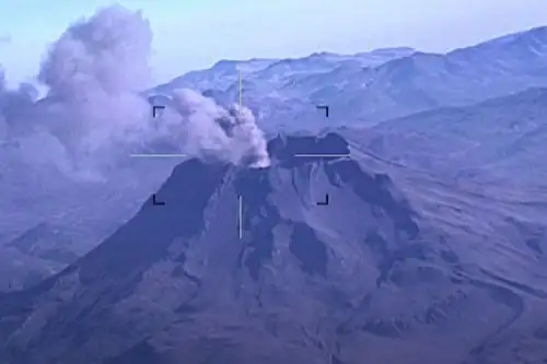El volcán Ubinas viene siendo noticia desde que inició su actual proceso eruptivo, el 22 de junio de 2023, caracterizado por enormes emisiones de ceniza que ponen en riesgo la integridad de las poblaciones cercanas.