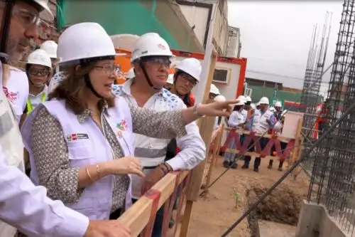 La ministra de Educación declaró luego de supervisar los trabajos de construcción de la Escuela Bicentenario José de la Torre Ugarte de El Agustino. Foto: ANDINA/Vidal Tarqui