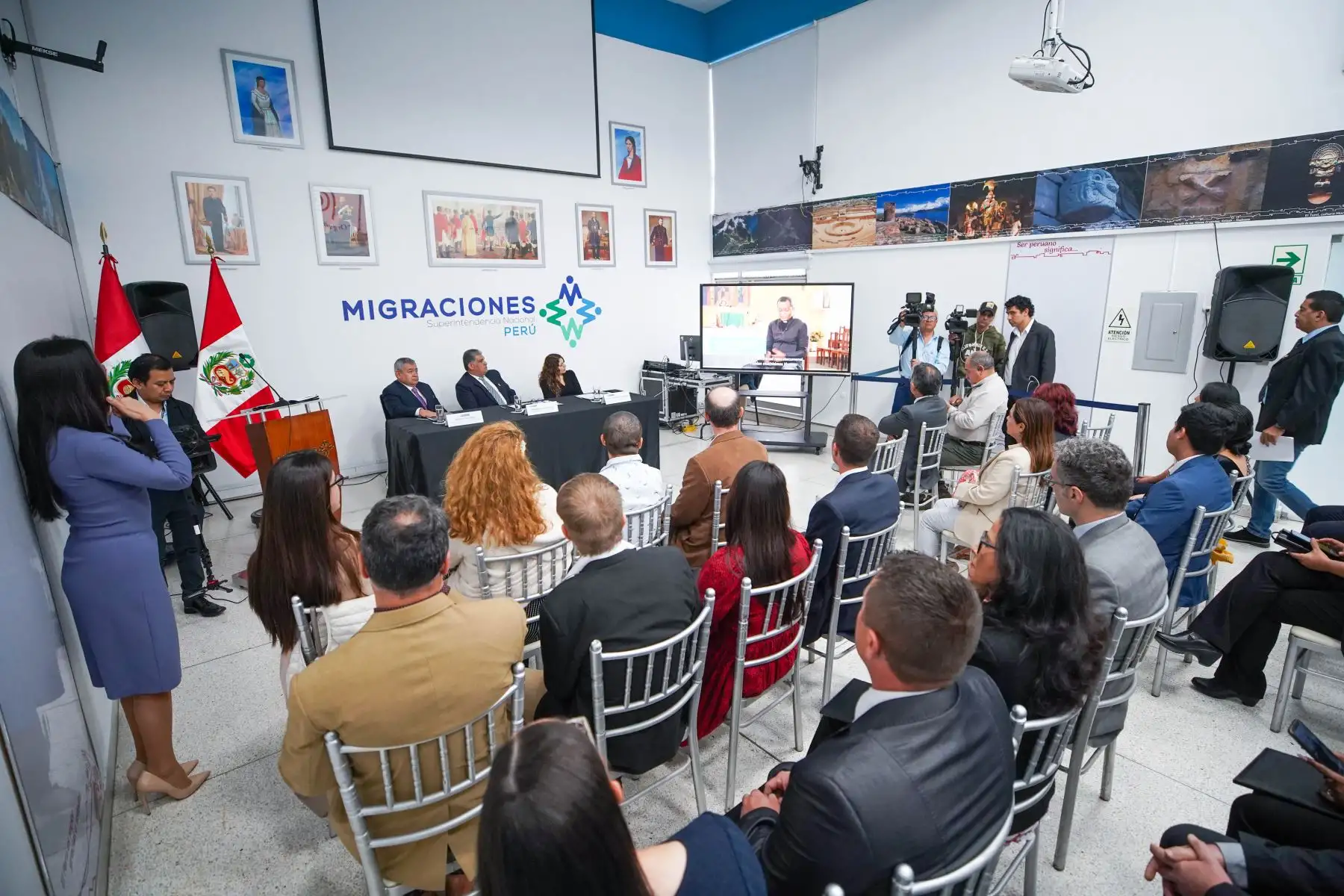 En vísperas de celebrar nuestras Fiestas Patrias, 15 ciudadanos de origen extranjero recibieron el título que les otorga la Nacionalidad Peruana, en una emotiva ceremonia realizada en Migraciones.
Foto: ANDINA/Migraciones