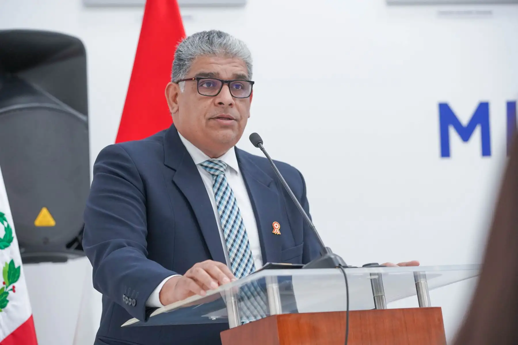 El superintendente de Migraciones, Armando García, tomó juramento a los nuevos ciudadanos peruanos, quienes con orgullo entonaron el Himno Nacional del Perú.
Foto: ANDINA/Migraciones