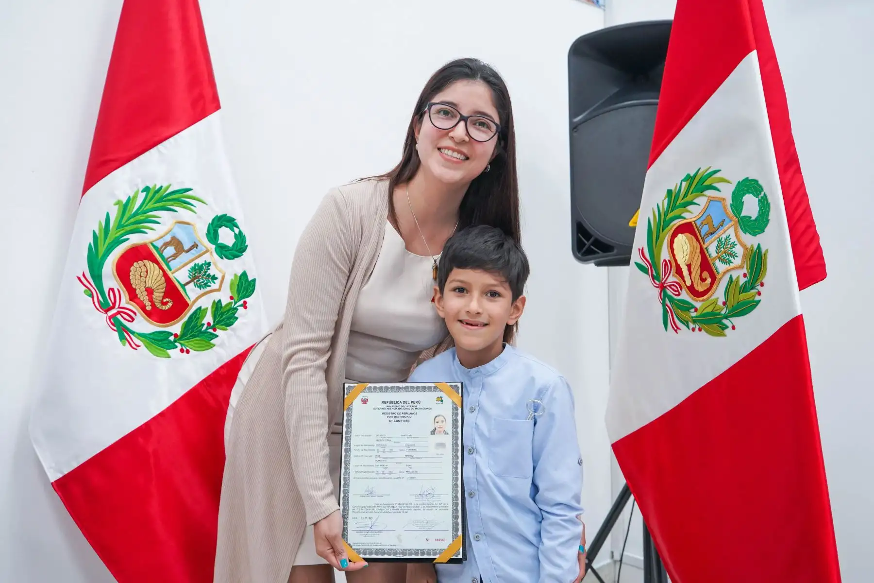 En vísperas de celebrar nuestras Fiestas Patrias, 15 ciudadanos de origen extranjero recibieron el título que les otorga la Nacionalidad Peruana, en una emotiva ceremonia realizada en Migraciones.
Foto: ANDINA/Migraciones