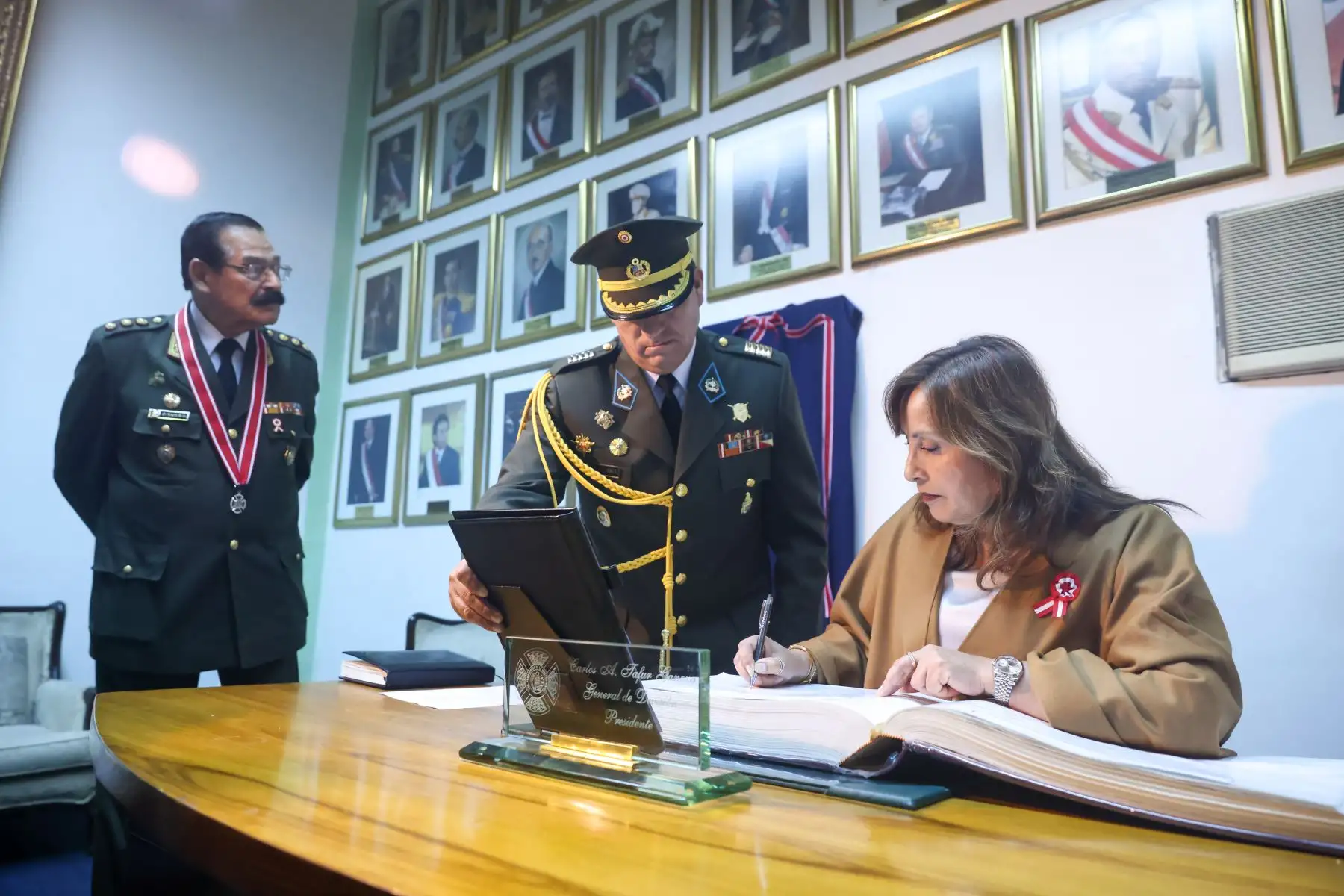Presidenta de la República, Dina Boluarte, participó en la sesión solemne por el 202 aniversario de la Independencia Nacional en la Benemérita Sociedad Fundadores de la Independencia, Vencedores del 2 de Mayo de 1866 y Defensores Calificados de la Patria. Foto: ANDINA/Presidencia Perú.