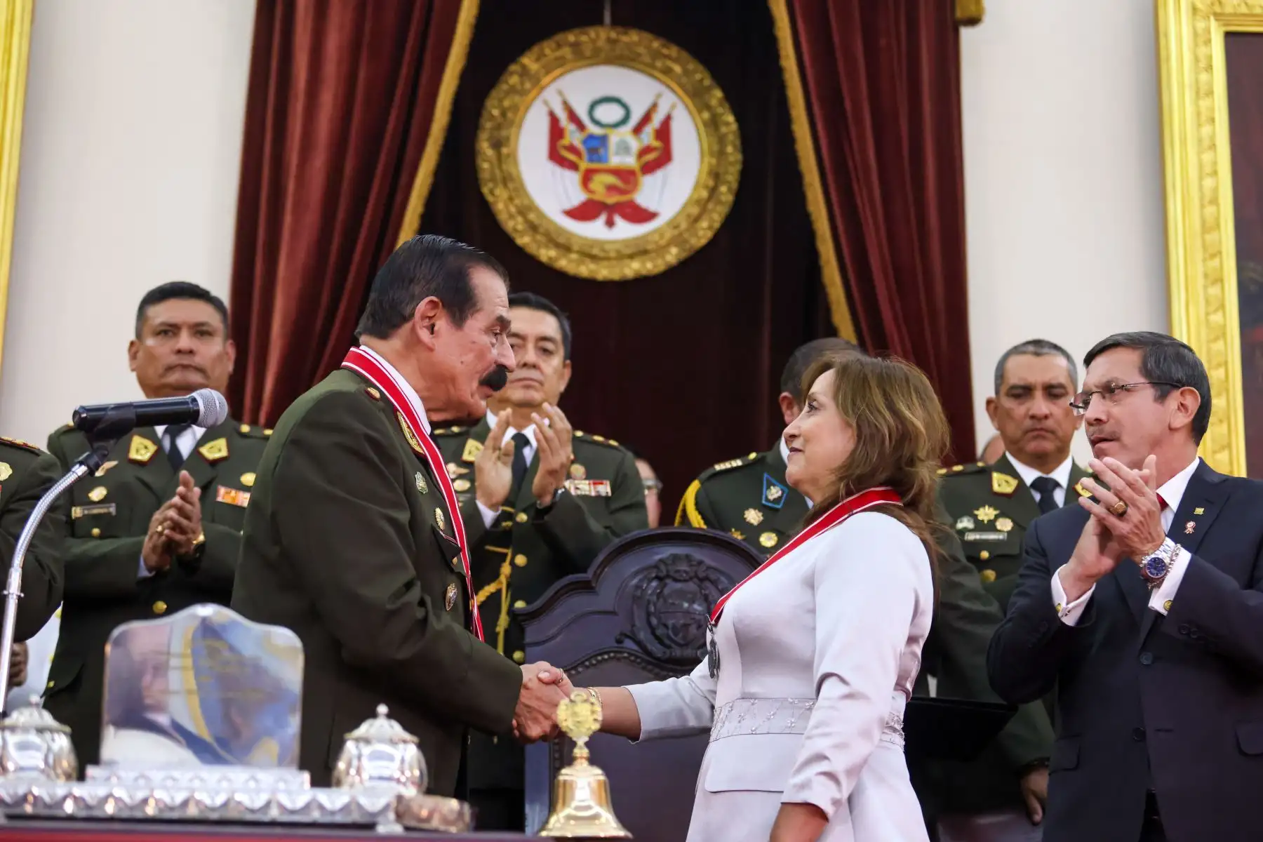 Presidenta de la República, Dina Boluarte, participó en la sesión solemne por el 202 aniversario de la Independencia Nacional en la Benemérita Sociedad Fundadores de la Independencia, Vencedores del 2 de Mayo de 1866 y Defensores Calificados de la Patria. Foto: ANDINA/Presidencia Perú.
