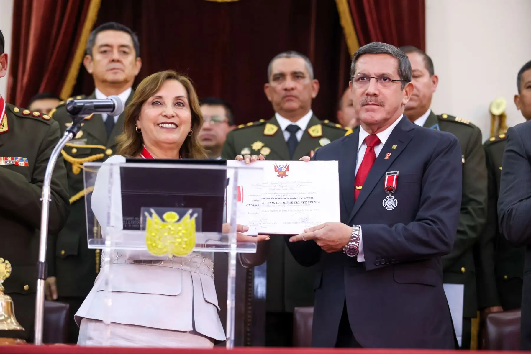Presidenta de la República, Dina Boluarte, participó en la sesión solemne por el 202 aniversario de la Independencia Nacional en la Benemérita Sociedad Fundadores de la Independencia, Vencedores del 2 de Mayo de 1866 y Defensores Calificados de la Patria. Foto: ANDINA/Presidencia Perú.