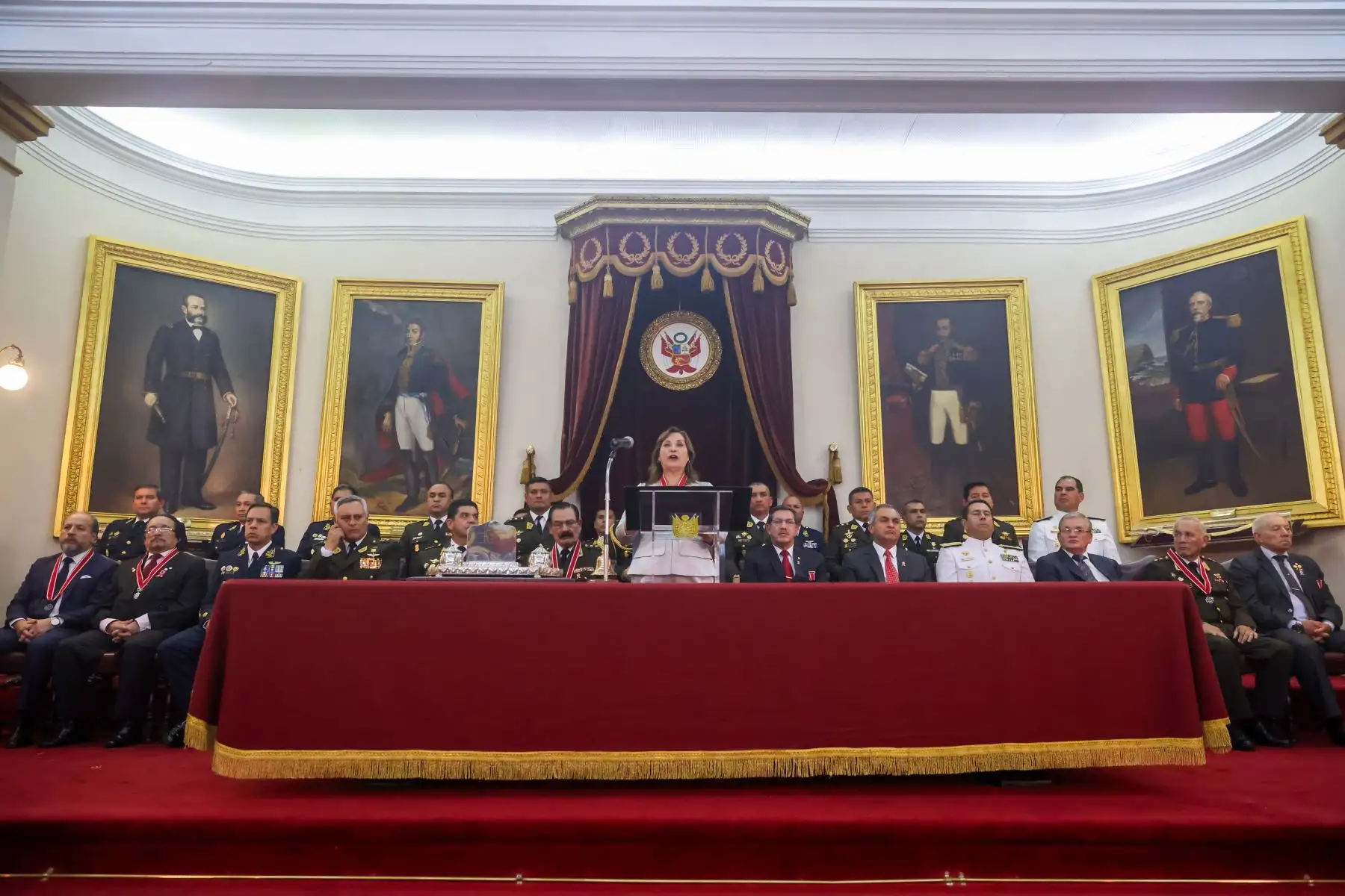 Presidenta de la República, Dina Boluarte, participó en la sesión solemne por el 202 aniversario de la Independencia Nacional en la Benemérita Sociedad Fundadores de la Independencia, Vencedores del 2 de Mayo de 1866 y Defensores Calificados de la Patria. Foto: ANDINA/Presidencia Perú.