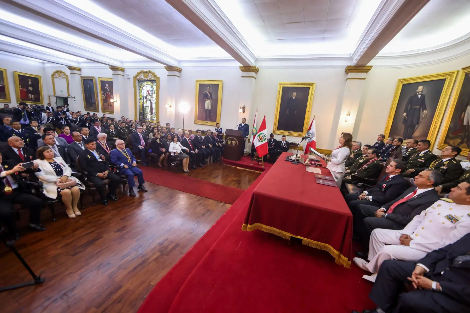 Presidenta de la República, Dina Boluarte, participó en la sesión solemne por el 202 aniversario de la Independencia Nacional en la Benemérita Sociedad Fundadores de la Independencia, Vencedores del 2 de Mayo de 1866 y Defensores Calificados de la Patria. Foto: ANDINA/Presidencia Perú.