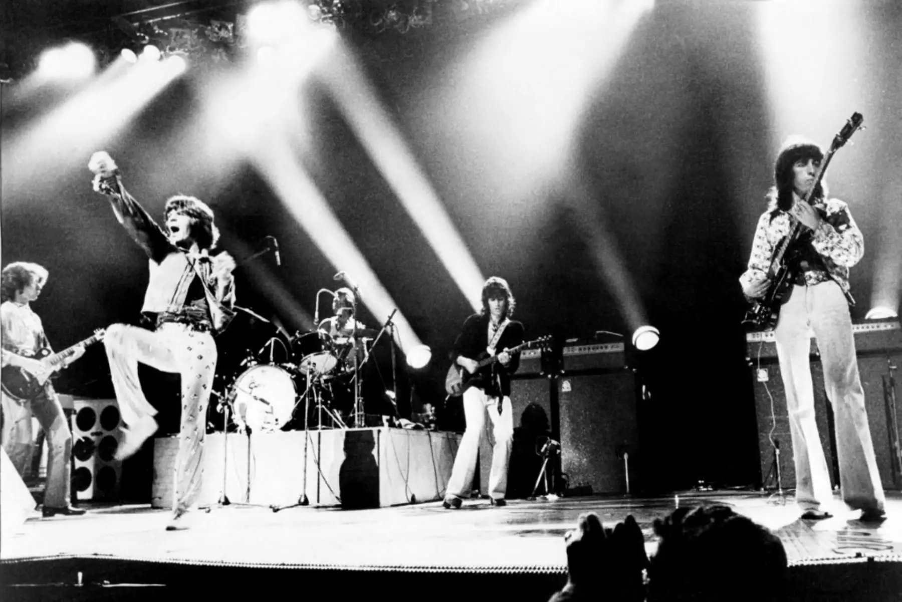 Los Rolling Stones, Mick Taylor, Mick Jagger, Charlie Watts, Keith Richards y Bill Wyman actúan el 10 de septiembre de 1973 en el Wembley Arena de Londres. Foto: AFP
