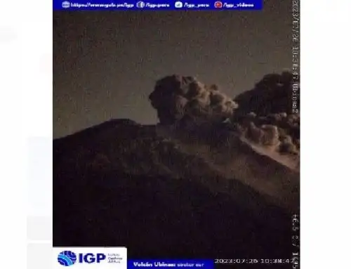 El volcán Ubinas registró esta madrugada una nueva explosión acompañada por expulsión de cenizas que alcanzó una altura de dos kilómetros. Foto: ANDINA/difusión.