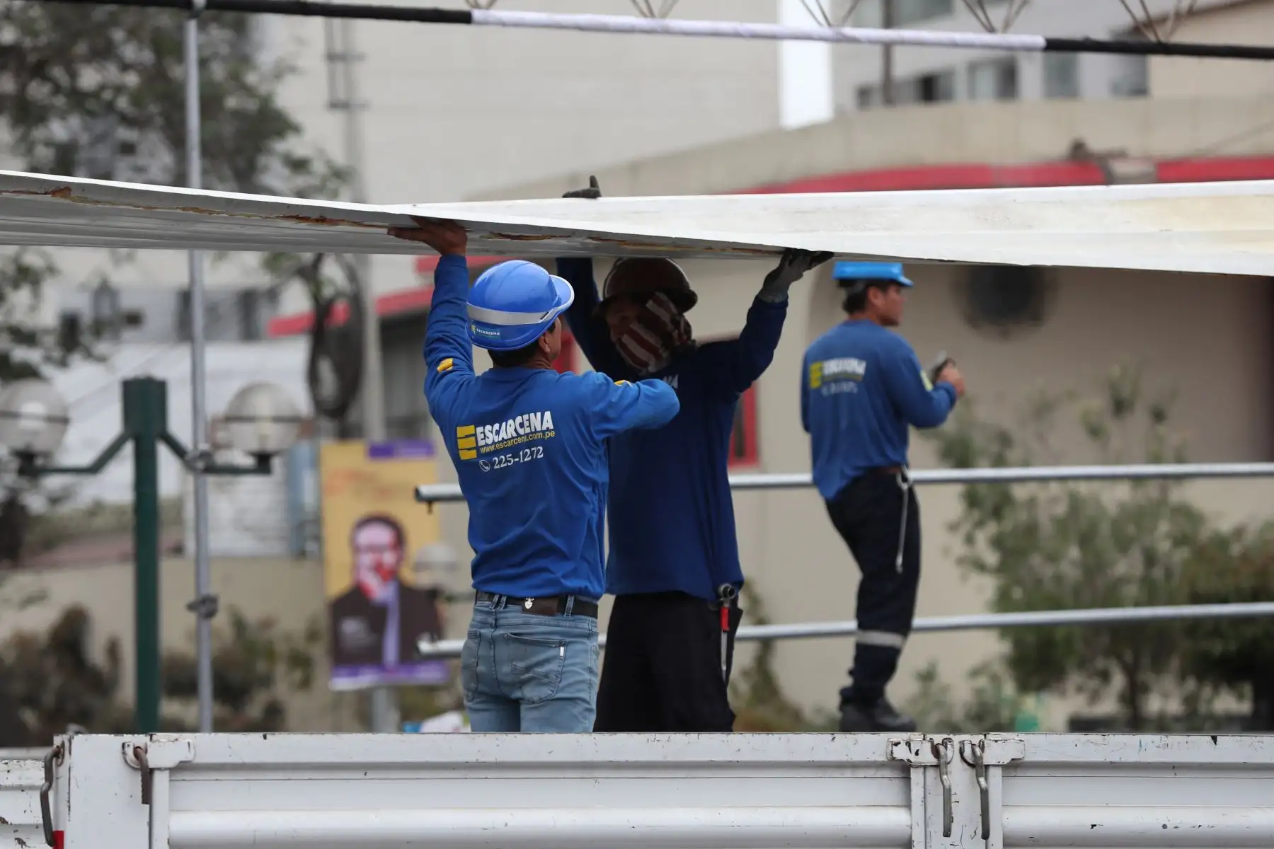 Obreros continúan con el trabajo de armado de estrados en la Av. Brasil para la gran Parada Militar 2023 por Fiestas Patrias, a realizarse el sábado 29 de julio. Foto: ANDINA/Daniel Bracamonte