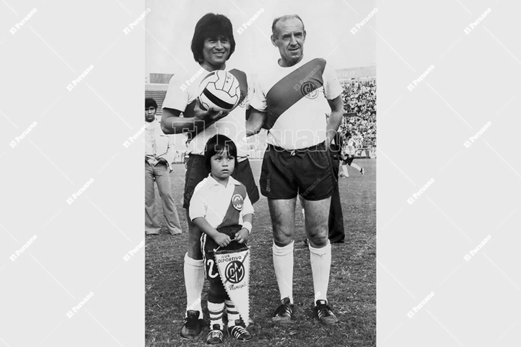Lima - julio 1976 / Hugo Sotil y Roberto "Tito" Drago,  futbolistas referentes del Club Deportivo Municipal. Foto: Archivo Histórico de El Peruano