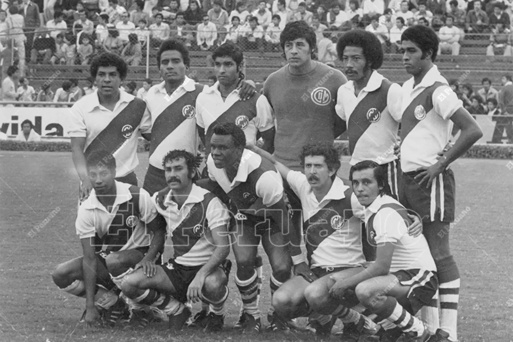 Lima - 8 agosto 1976 / Formación del Deportivo Municipal con Pedro Pablo "Perico" León en sus filas. El cuadro edil empató 1-1 con Sporting Cristal por el Torneo Descentralizado. Foto: Archivo Histórico de El Peruano / Rómulo Luján