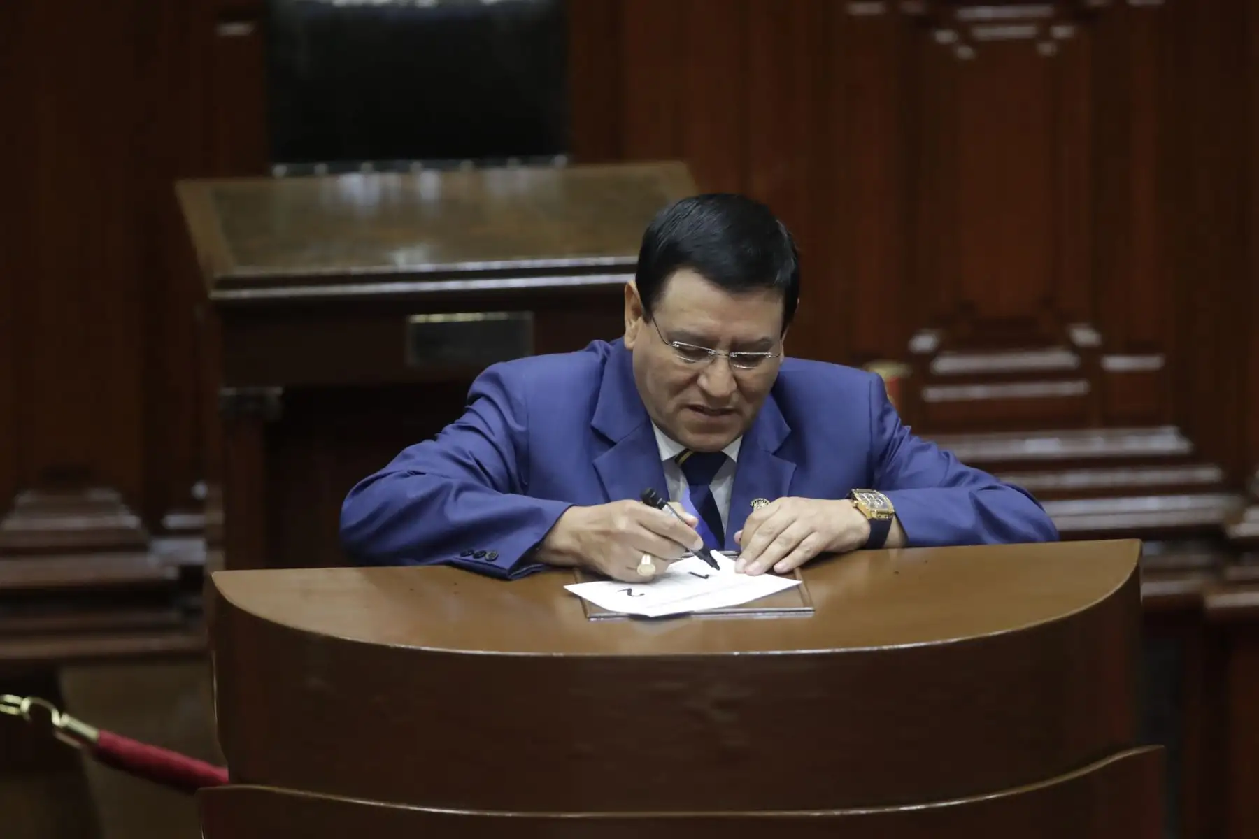 El pleno del Congreso de la República inició la sesión para elegir a la nueva mesa directiva para el periodo anual de sesiones 2023-2024. En la imagen, el congresista, Alejandro Soto.
Foto: ANDINA/Juan Carlos Guzmán