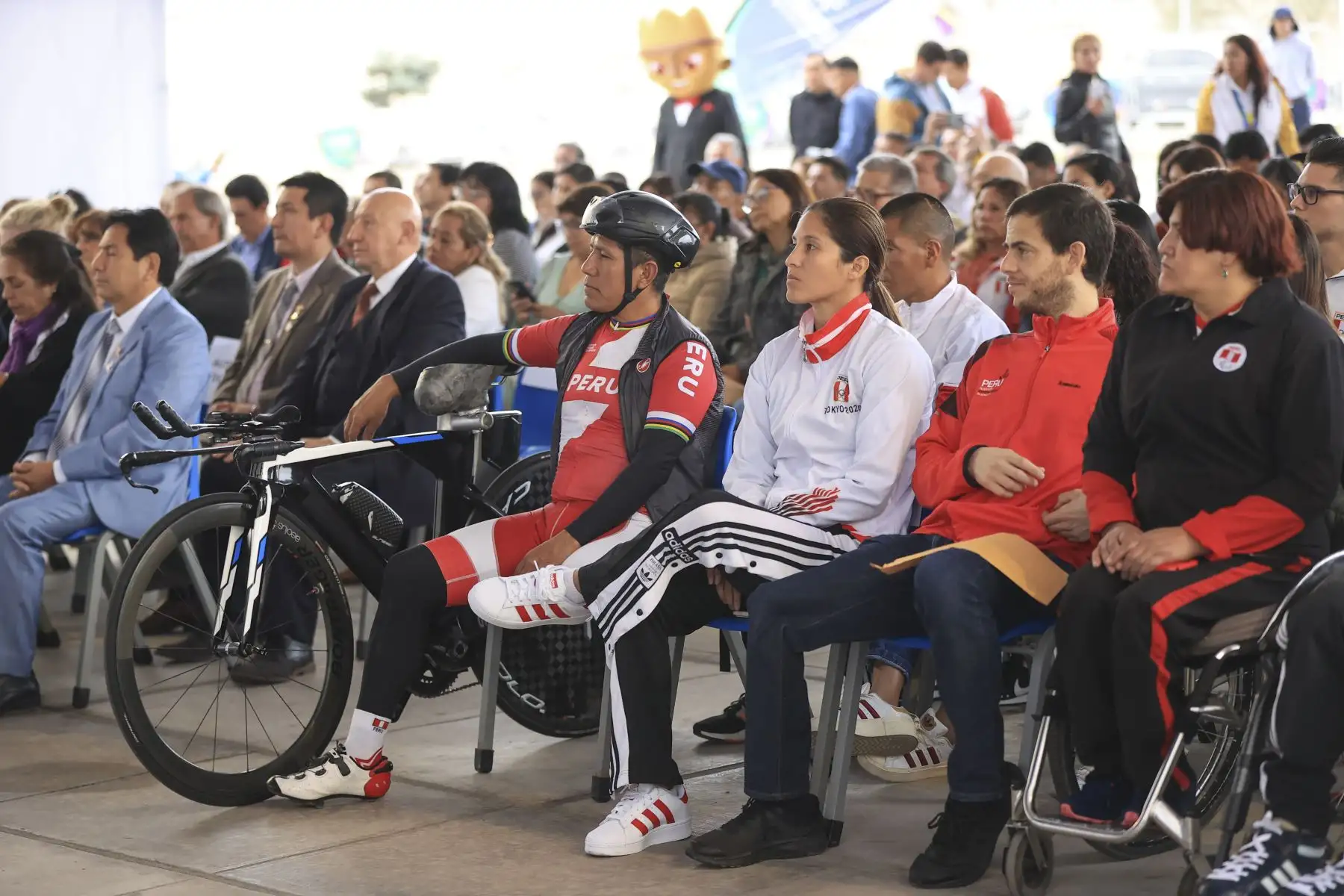La presidenta Dina Boluarte participó en la ceremonia de entrega de 65 departamentos a los atletas ganadores de medallas en el marco de los XVIII Juegos Panamericanos y VI Juegos Parapanamericanos Lima 2019.
Foto: ANDINA/Prensa Presidencia