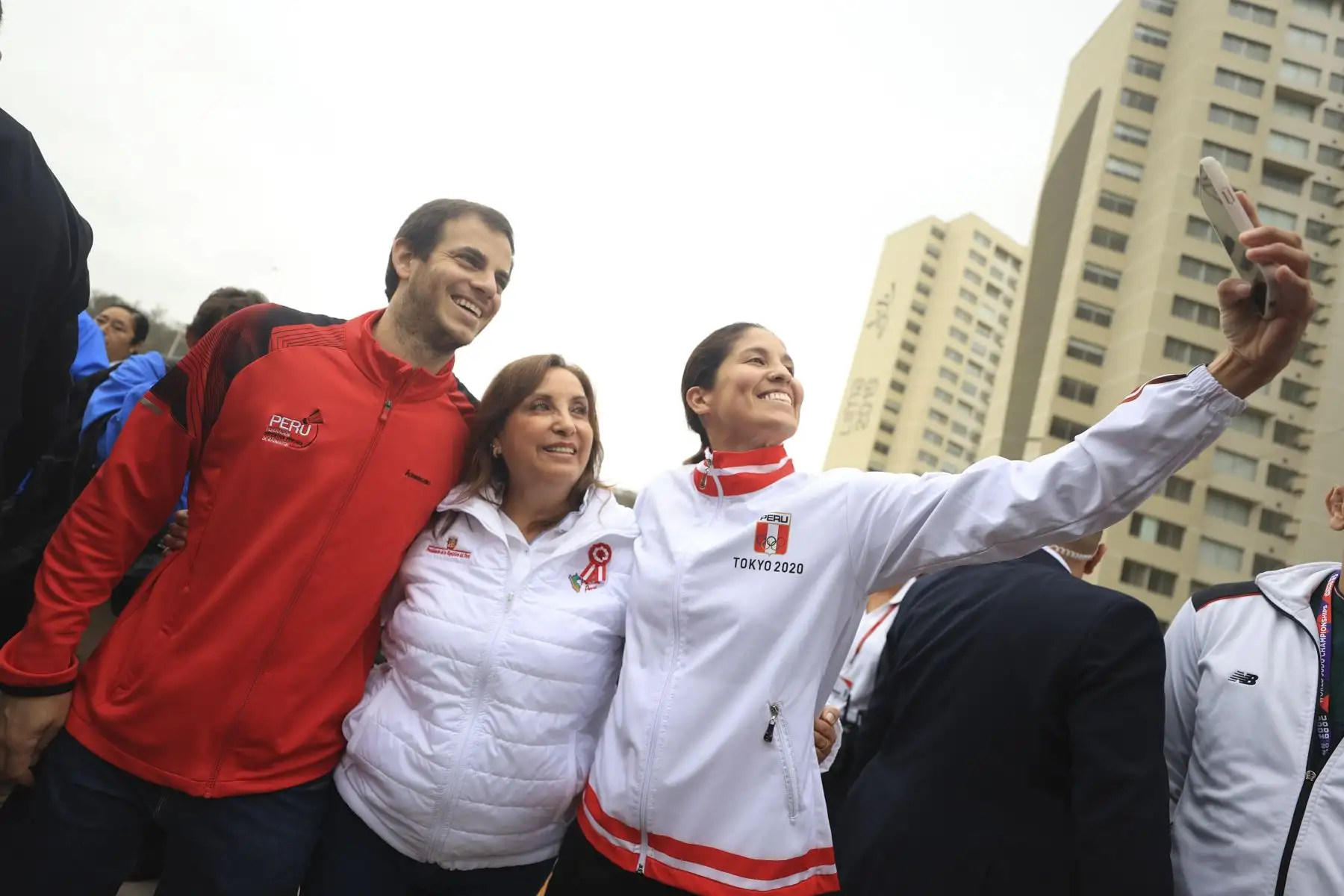 La presidenta Dina Boluarte participó en la ceremonia de entrega de 65 departamentos a los atletas ganadores de medallas en el marco de los XVIII Juegos Panamericanos y VI Juegos Parapanamericanos Lima 2019.
Foto: ANDINA/Prensa Presidencia