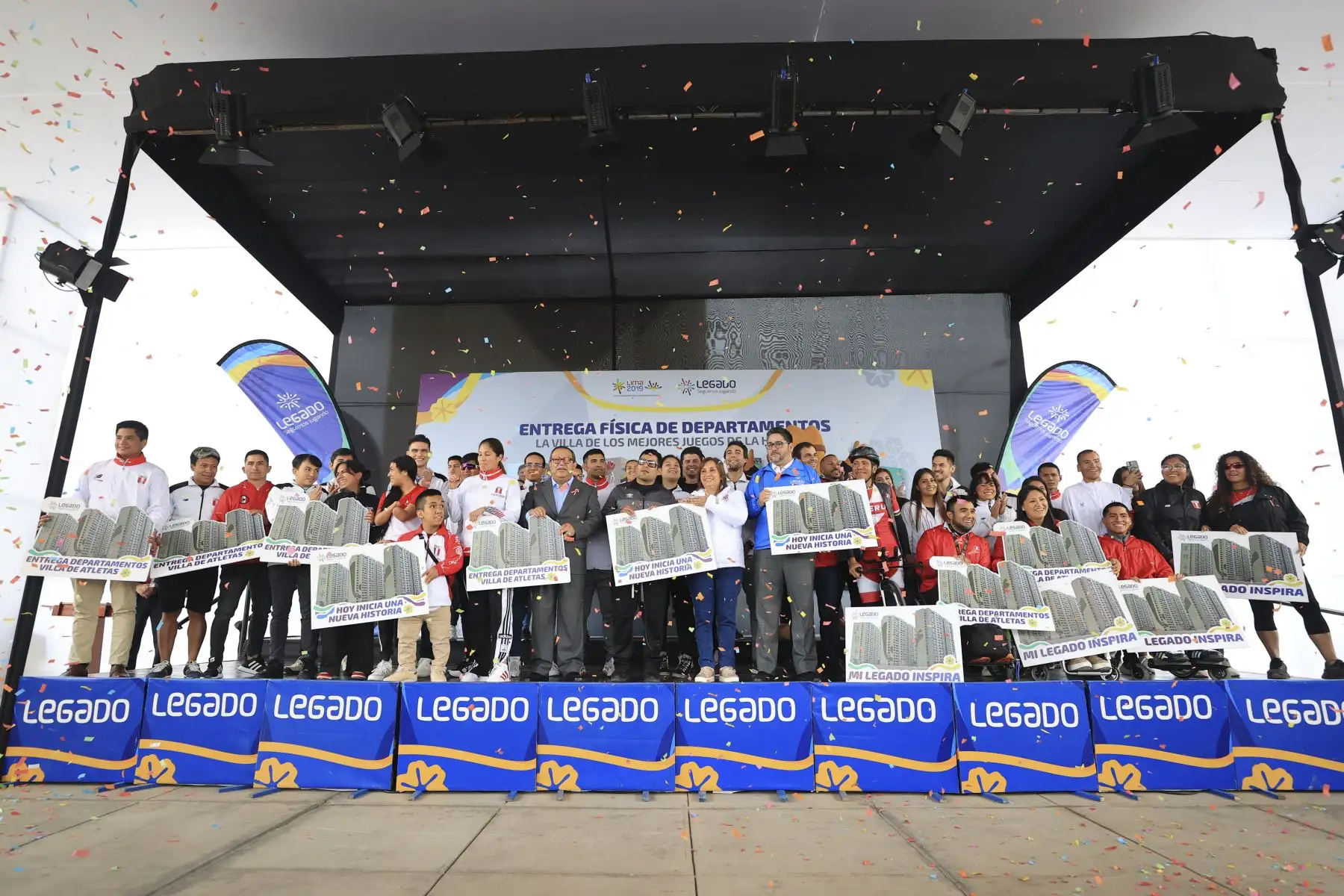 La presidenta Dina Boluarte participó en la ceremonia de entrega de 65 departamentos a los atletas ganadores de medallas en el marco de los XVIII Juegos Panamericanos y VI Juegos Parapanamericanos Lima 2019.
Foto: ANDINA/Prensa Presidencia