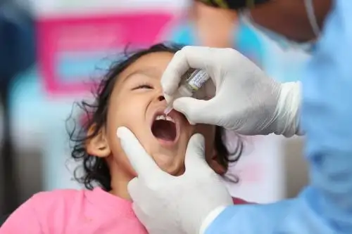 Las vacunas ofrecidas gratuitamente por el Ministerio de Salud en la explanada del Ministerio de Cultura están destinadas a menores de edad de 2, 4 y 6 meses para el caso de polio, así como los refuerzos para menores de 18 meses y 4 años, y en el caso de sarampión para menores de 12 y 18 meses de edad. Foto: ANDINA/Daniel Bracamonte.
