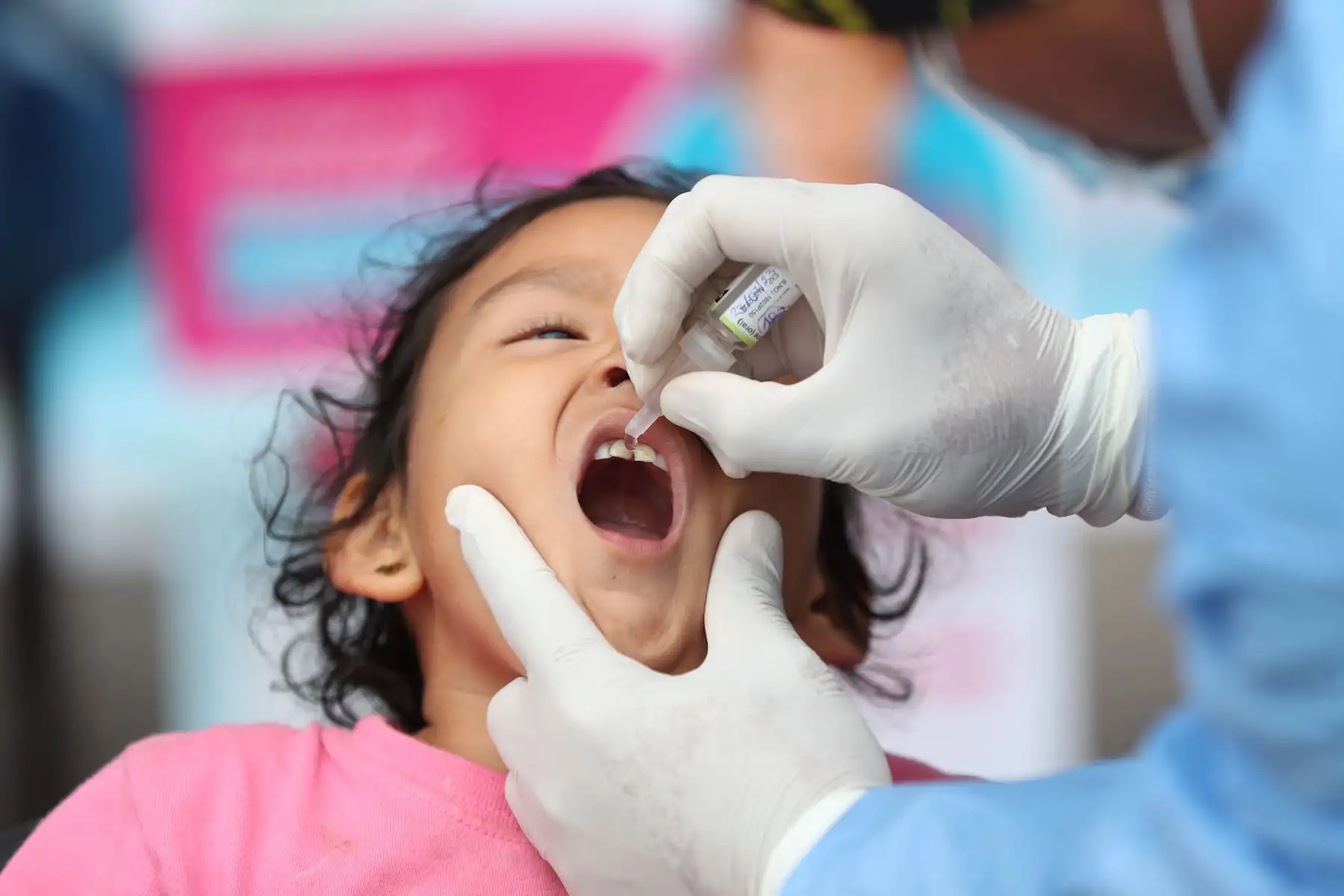 Las vacunas ofrecidas gratuitamente por el Ministerio de Salud en la explanada del Ministerio de Cultura están destinadas a menores de edad de 2, 4 y 6 meses para el caso de polio, así como los refuerzos para menores de 18 meses y 4 años, y en el caso de sarampión para menores de 12 y 18 meses de edad. Foto: ANDINA/Daniel Bracamonte.