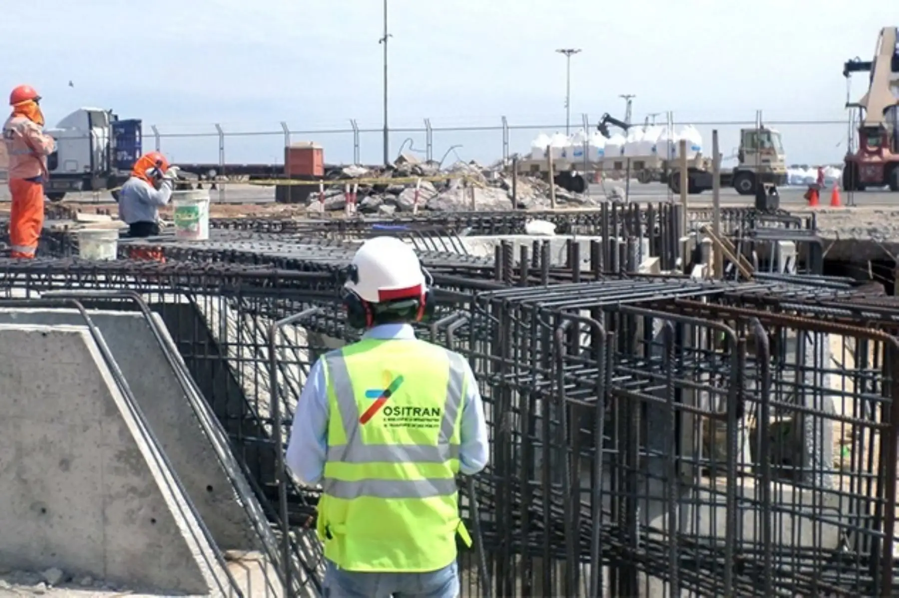 La construcción de infraestructura priorizada para el transporte se verá beneficiada con la exoneración de permisos y autorizaciones municipales. Cortesía