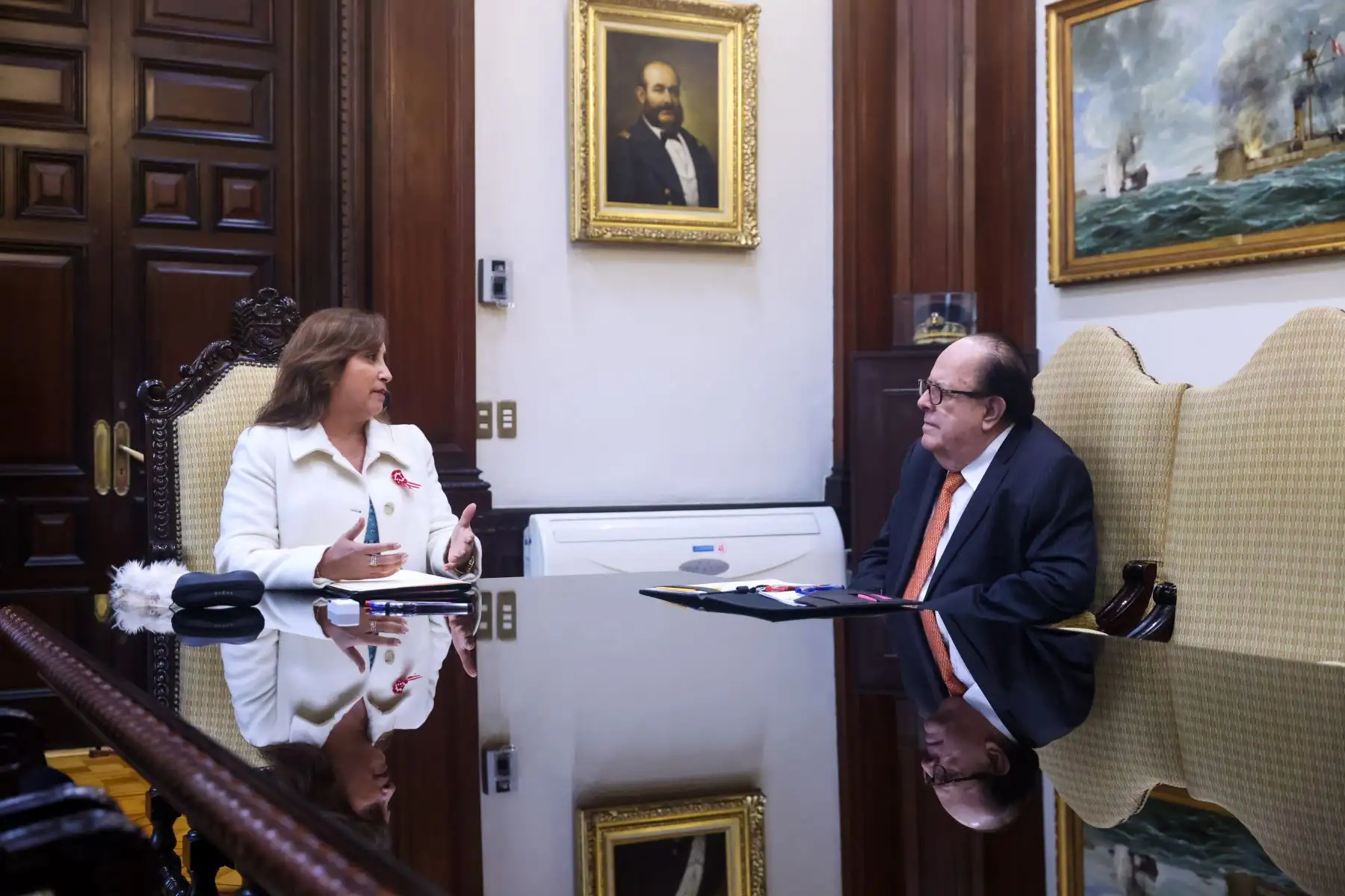 Mandataria Dina Ercilia Boluarte Zegarra se reunió con presidente del Banco Central de Reserva, Julio Velarde.
Foto: ANDINA/Presidencia Perú