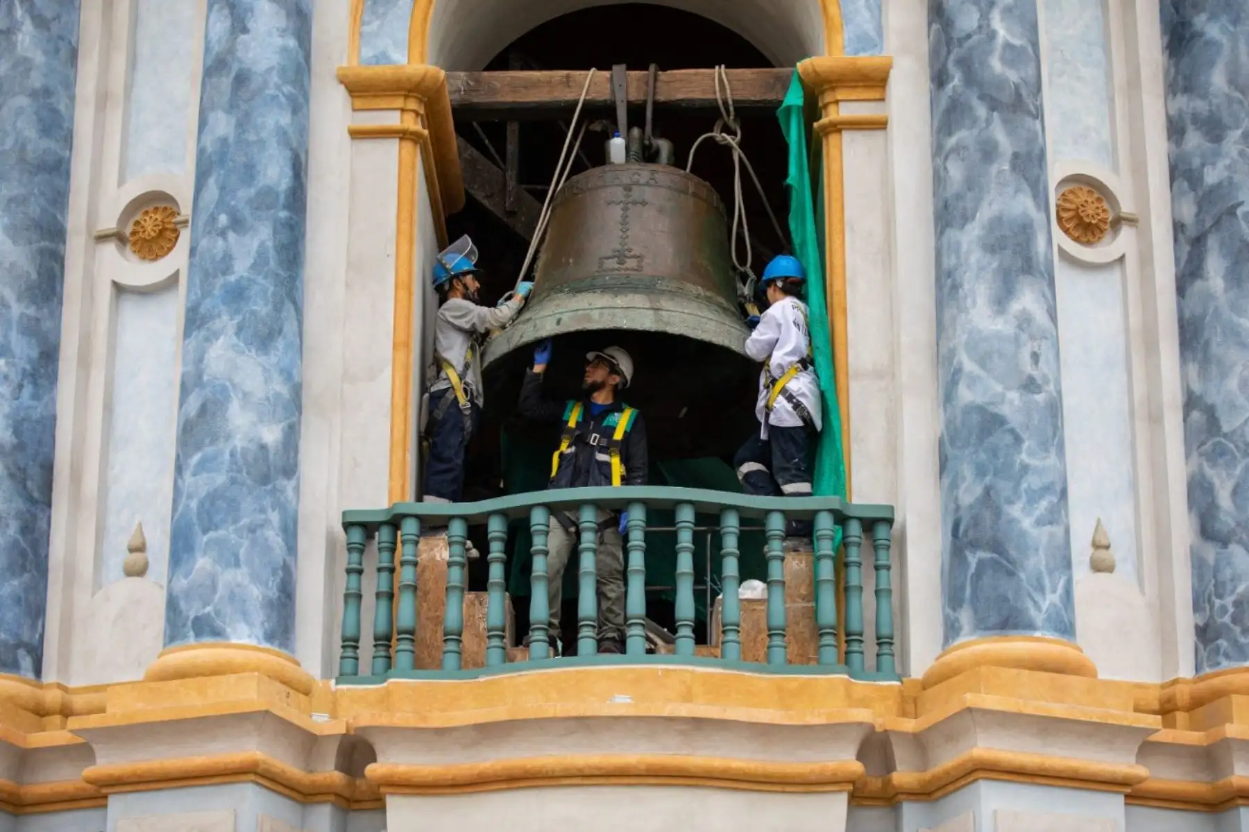 La torre principal del convento de Santo Domingo que sostiene el campanario ya se encuentra restaurada luego de un año y medio de trabajos. Construida en 1774, es parte de la infraestructura de la Iglesia de Santo Domingo y la Capilla de la Veracruz, ubicada en cruce de los jirones Camaná y Conde de Superunda, la cual sufrió grandes daños en el terremoto de 1940.
Foto: ANDINA/Muni Lima