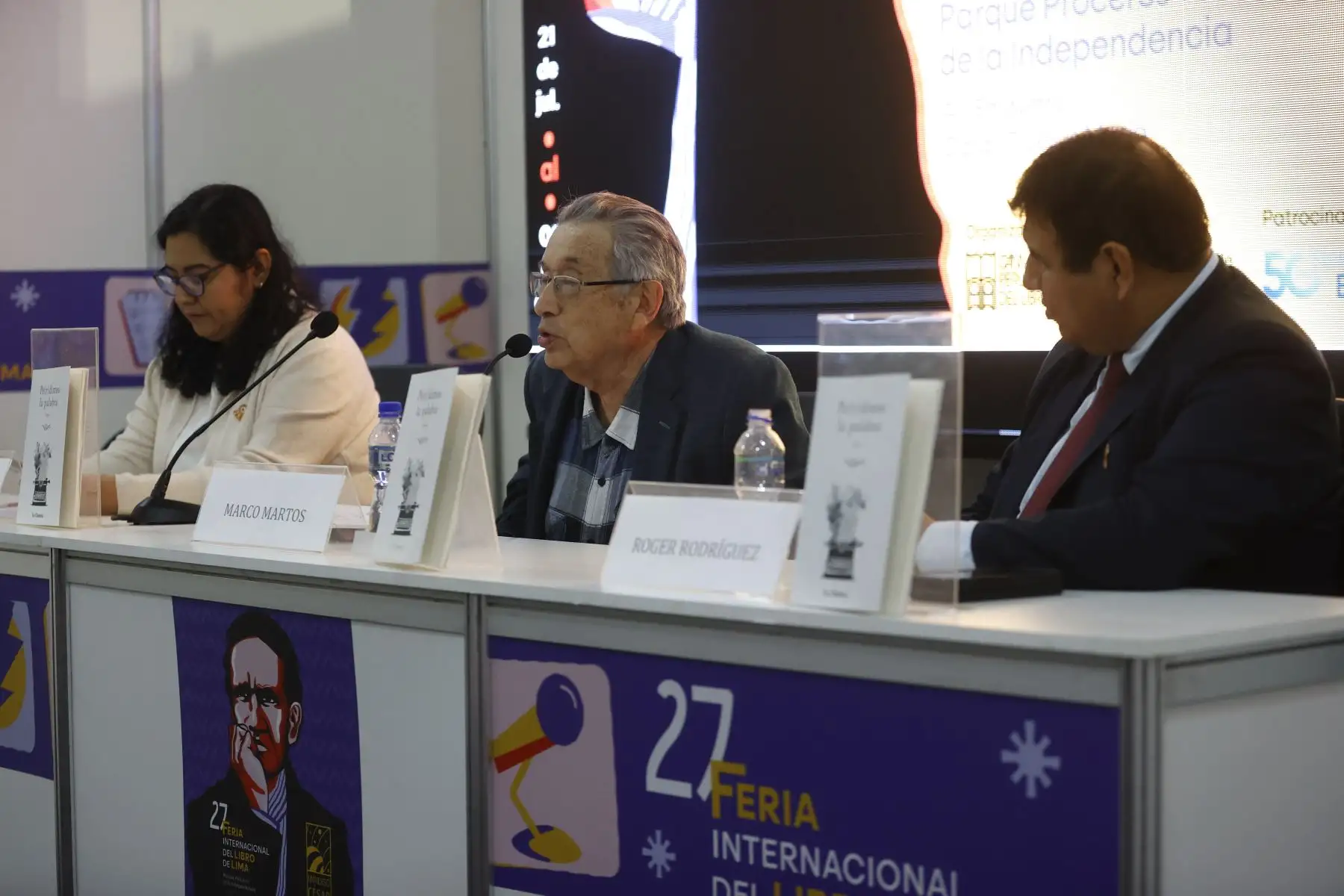 Profesor de la Maestría en Escritura Creativa de la Universidad Nacional Mayor de San Marcos (UNMSM), el poeta y expresidente de la Academia Peruana de la Lengua afirmó también que el mundo académico “no hace escritores, pero sí les ayuda a cortar camino”.
 Foto: ANDINA/Vidal Tarqui