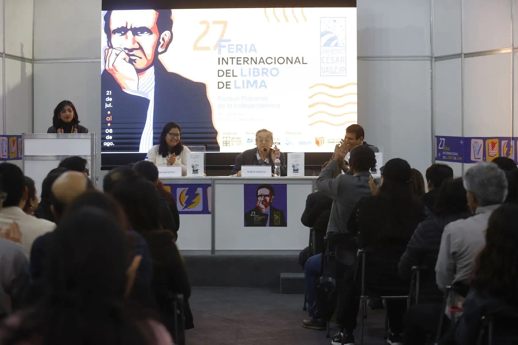 ‘Pe(r)dimos la palabra’ es una antología poética escrita por estudiantes de la Maestría en Escritura Creativa de la UNMSM. “La muestra se originó como parte del curso Taller de Poesía I, a cargo del renombrado poeta peruano Marco Martos”.  Foto: ANDINA/Vidal Tarqui Foto: ANDINA/Vidal Tarqui