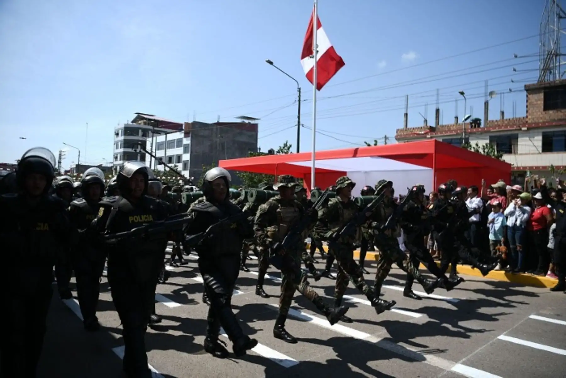 Pucallpa rindió homenaje a la Patria con desfile por los 202 años de la Independencia