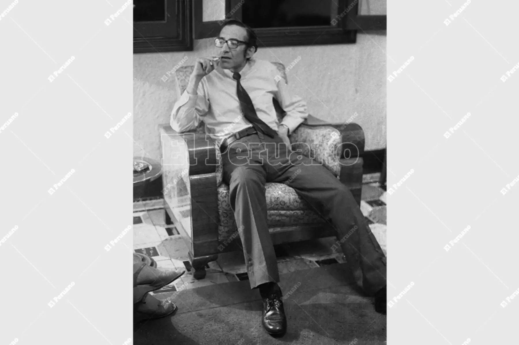 Lima - 17 febrero 1982 / Marco Aurelio Denegri en entrevista para el diario La Crónica. Foto Archivo Histórico de El Peruano / Virgilio Molero