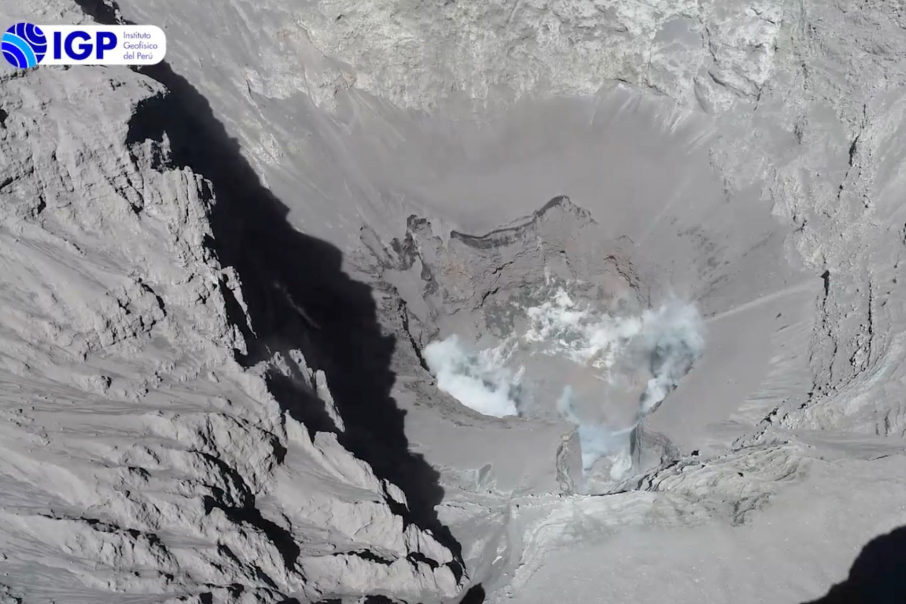 Dron del IGP sobrevuela el volcán Ubinas y obtiene imágenes inéditas de su cráter. Foto: ANDINA/Archivo