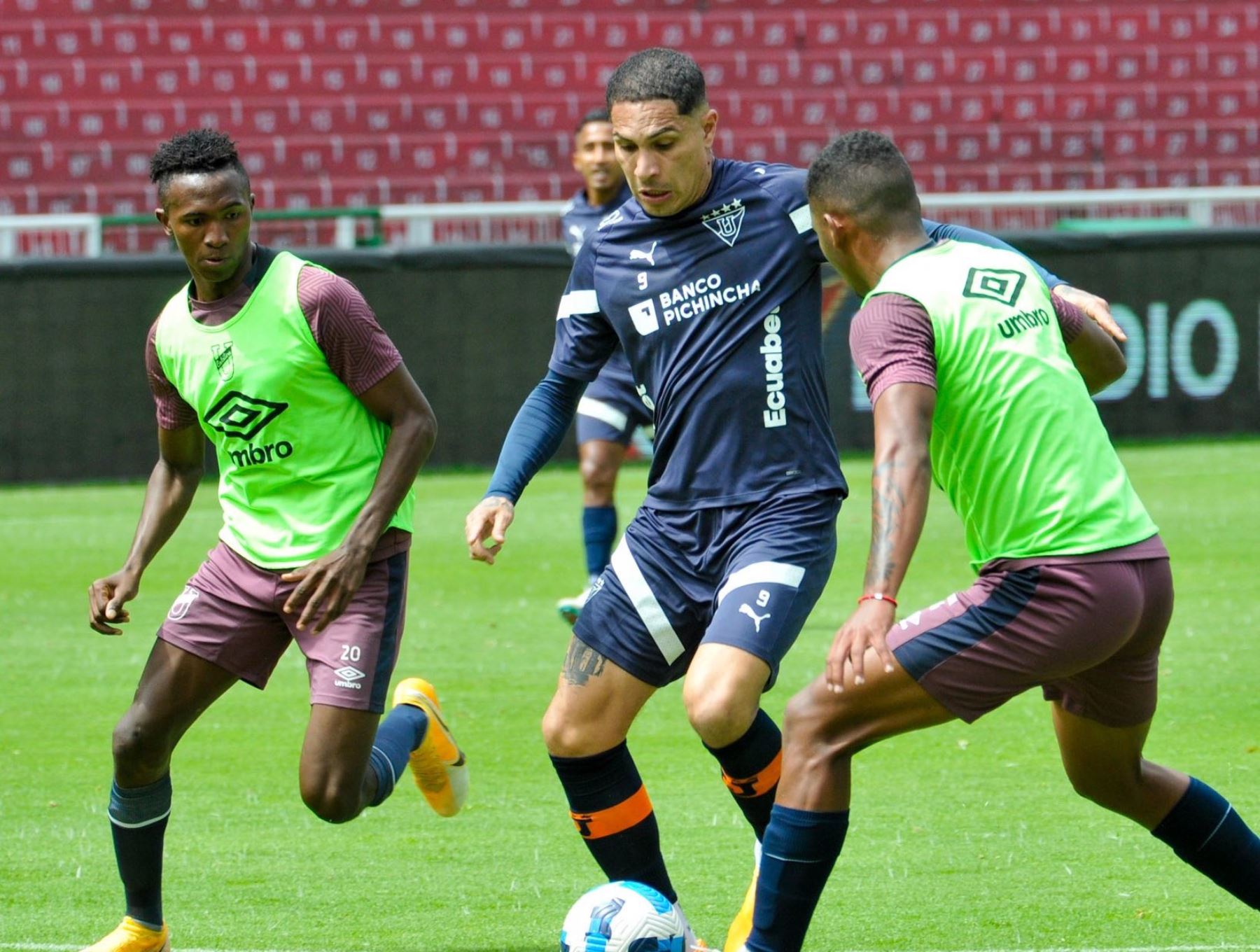 Paolo Guerrero comenzó a anotar goles en el LDU de Ecuador
