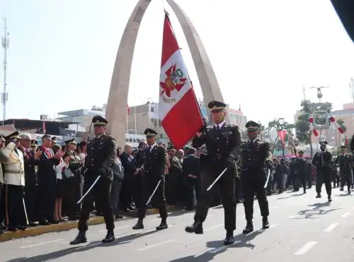 Un vistoso desfile cívico--militar se desarrolló esta mañana en Tacna como parte de los actos centrales por el aniversario 202° de la Independencia de Perú. Foto: Yudith Aguilar