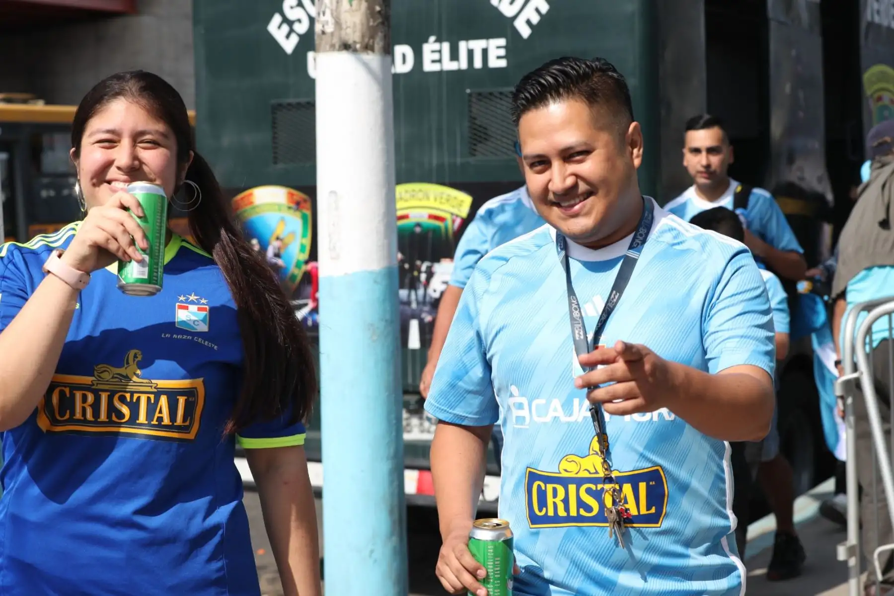 Hinchas del Sporting Cristal llegan hasta el estadio Alberto Gallardo para ver disputar el partido de su equipo contra el Binacional por la sexta fecha del Torneo Clausura de la Liga 1.
Foto: ANDINA/Daniel Bracamonte