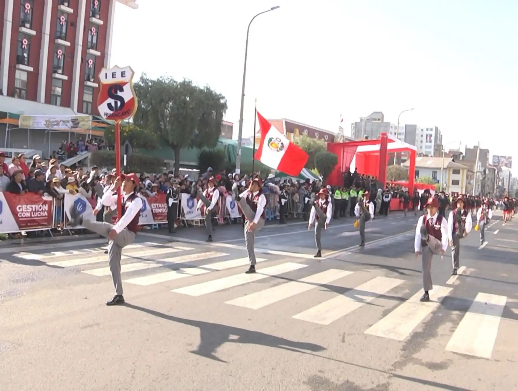 Un apoteósico desfile se vivió hoy en Huancayo como parte de las actividades por el 202° aniversario de la Independencia del Perú. Foto: Pedro Tinoco