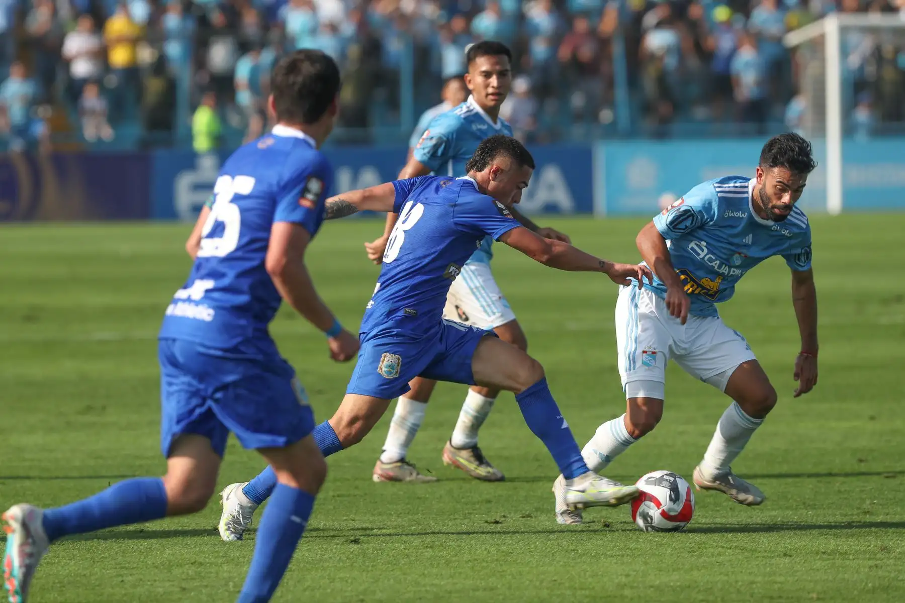 Con un contundente marcador de 5 – 0  Sporting Cristal vence al Deportivo Binacional en el estadio Alberto Gallardo del Rímac, donde se disputa la sexta fecha del Torneo Clausura de la Liga 1. Foto: ANDINA/Daniel Bracamonte