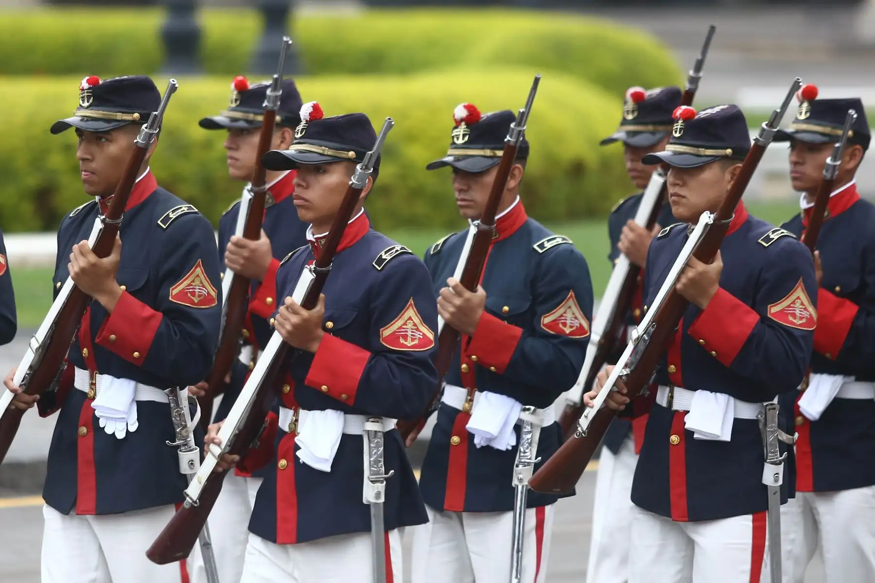 Medidas de seguridad y preparativos en el 202 aniversario de la independencia del Perú en la Plaza de Armas de Lima. Foto: ANDINA/Ricardo Cuba