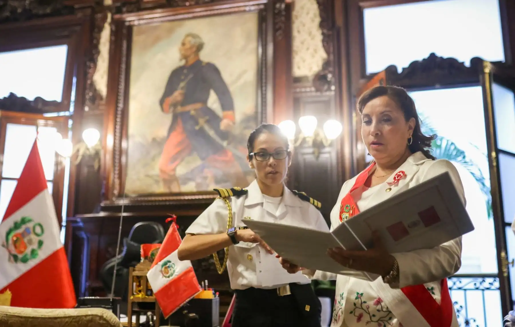 En el Día de la Patria y, ante la presencia inmortal de nuestros grandes héroes, la presidenta de la república, Dina Boluarte, se prepara para iniciar las actividades oficiales con motivo del 202 aniversario de Independencia Nacional. Foto: ANDINA/ Prensa Presidencia