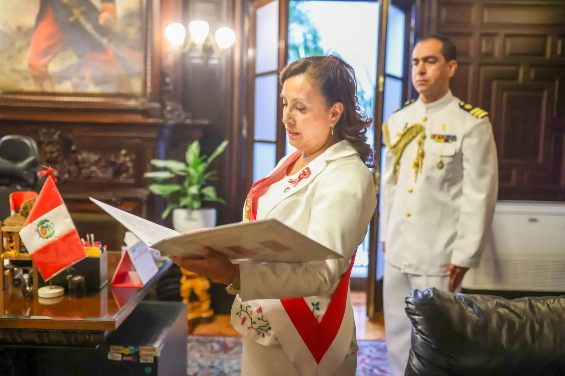 En el Día de la Patria y, ante la presencia inmortal de nuestros grandes héroes, la presidenta de la república, Dina Boluarte, se prepara para iniciar las actividades oficiales con motivo del 202 aniversario de Independencia Nacional. Foto: ANDINA/ Prensa Presidencia