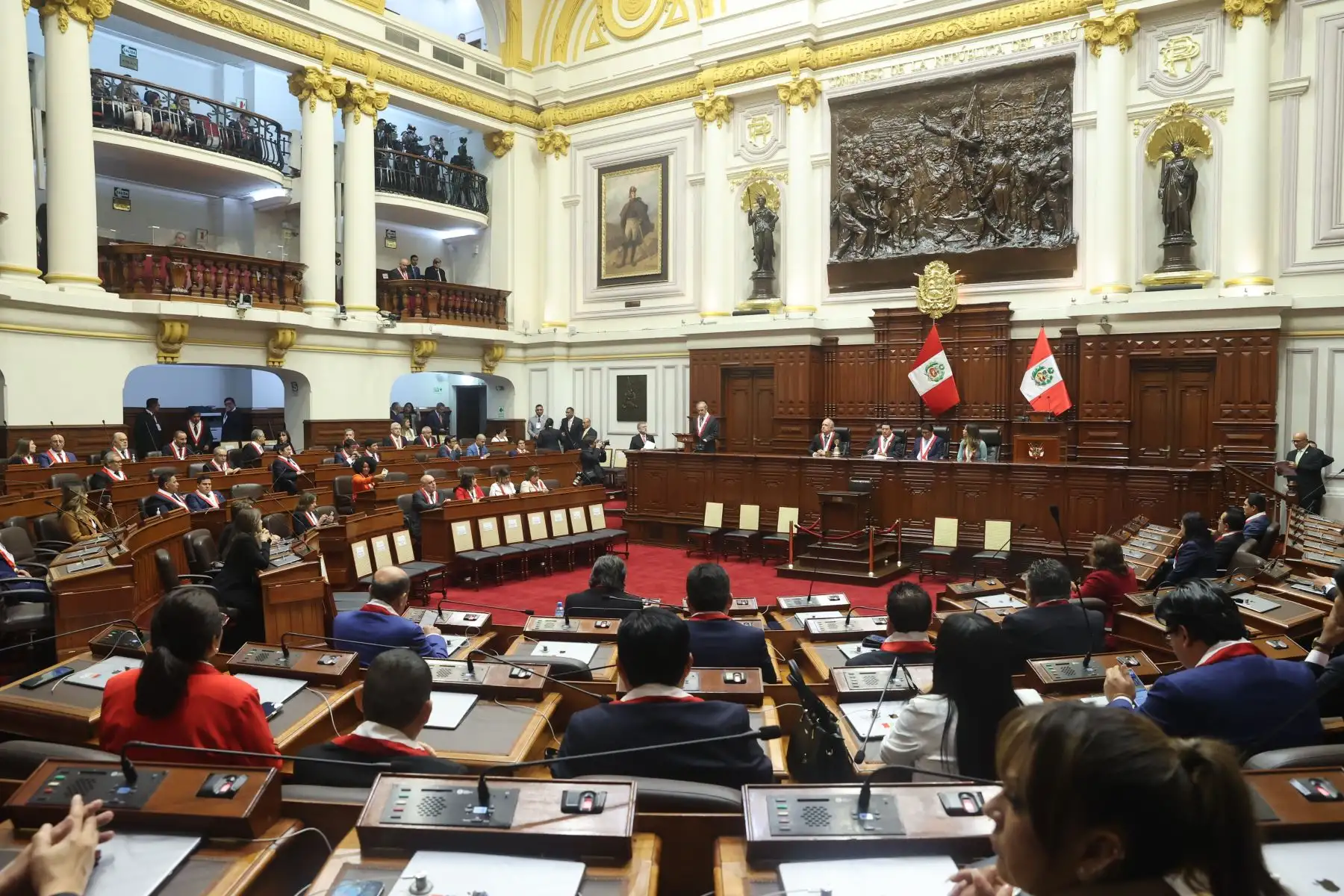 Inicio de la Sesión Solemne en el Congreso de la República con ocasión del 202.° Aniversario de la Independencia Nacional. 
Foto: ANDINA/Andrés Valle