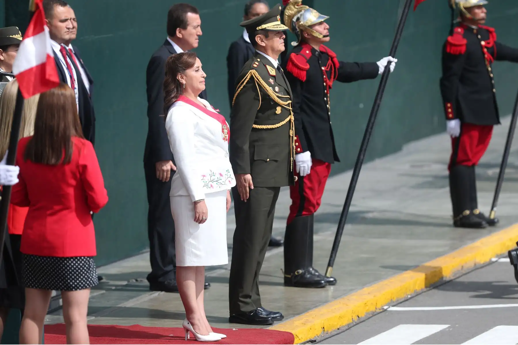 Presidenta Dina Boluarte retorna a Palacio de Gobierno   tras brindar Mensaje a la Nación en el Congreso de la República.
 Foto: ANDINA/Daniel Bracamonte