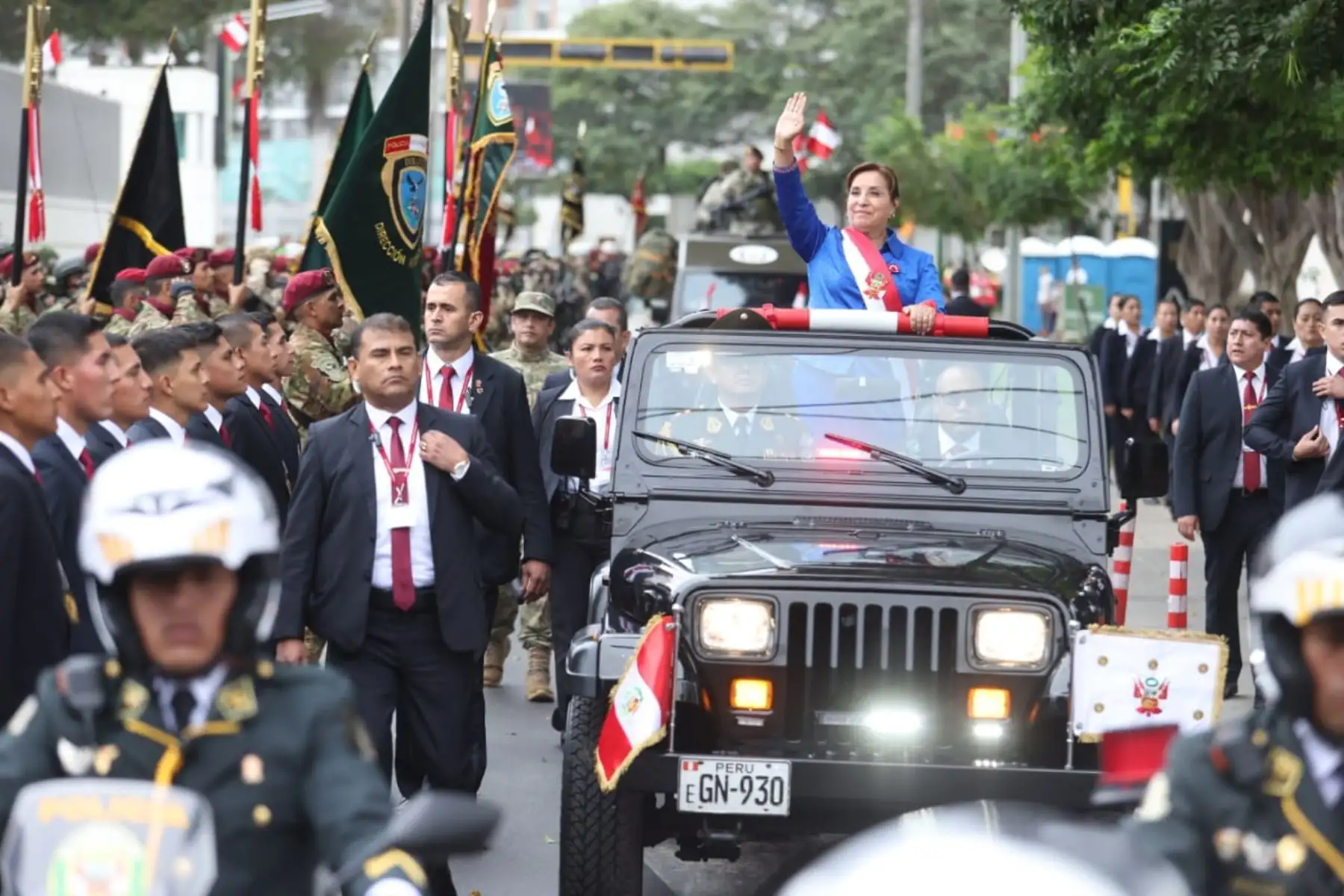 La presidenta de la república, Dina Ercilia Boluarte Zegarra, se traslada a la av. Brasil para asistir a la Gran Parada y Desfile Militar. Foto: ANDINA/ Prensa Presidencia