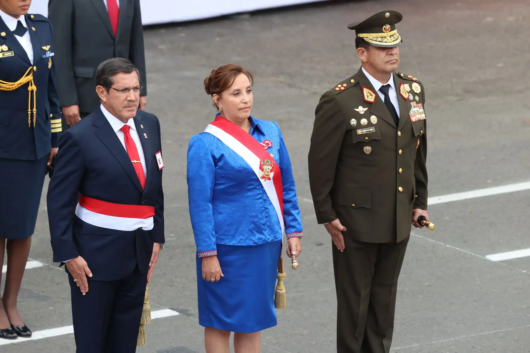 Presidenta de la República, Dina Boluarte llega a la Gran Parada y Desfile Cívico Militar 2023  y es recibida con honores en la emblemática Avenida Brasil, como parte de los actos conmemorativos por el 202 aniversario de la Independencia del Perú. 
Foto: ANDINA/ Andrés Valle